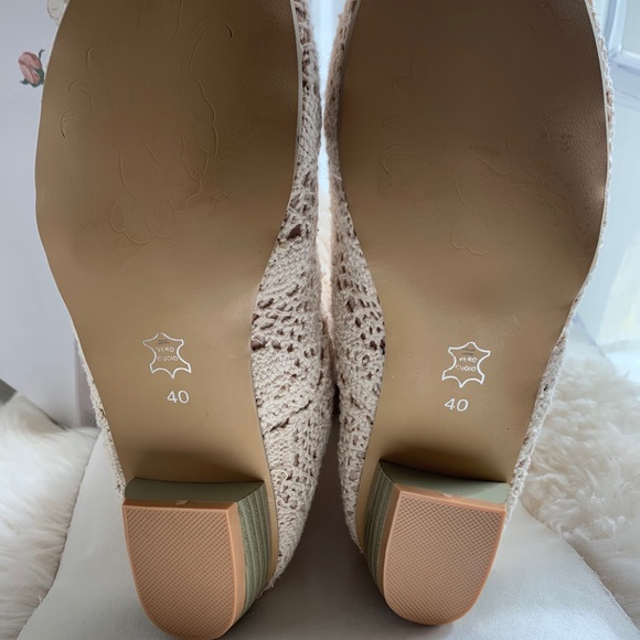 Unknown Crocheted off white natural boots. - Picture 4 of 5